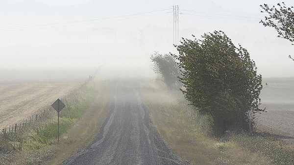 Силен страничен вятър
